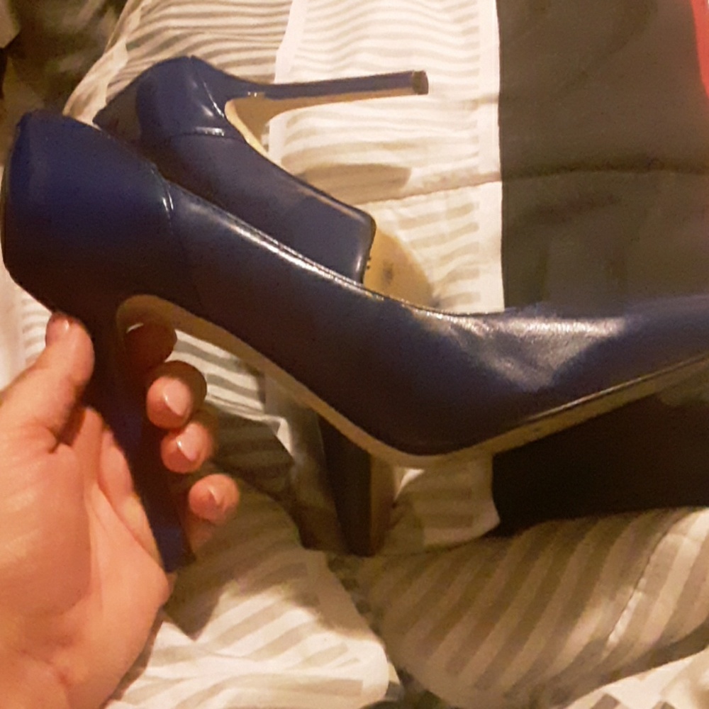 Shoes - Picture 3 of 3